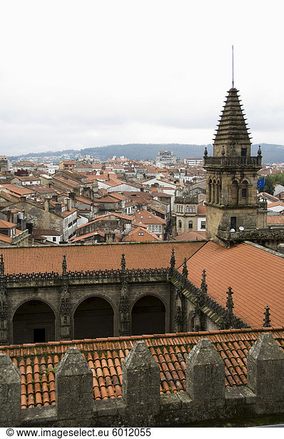 Kreuzgang aus Dach der Kathedrale von Santiago  UNESCO-Weltkulturerbe  Santiago De Compostela  Galicien  Spanien  Europa