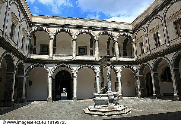 Kreuzgang Chiotro dei Procuratori von Giovanni Antonio Dosio  Certosa di San Martino  Kartause von San Martino  barocker Klosterkomplex auf dem Vormero-Hügel in Neapel  Kampanien  Italien  Europa