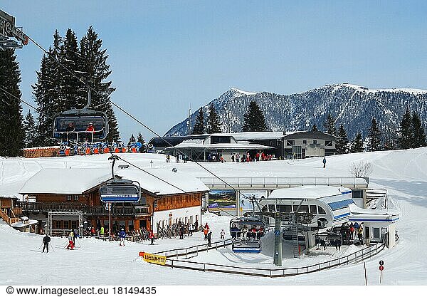 Kreuzwankl lift  Hausberg ski area  Garmisch-Partenkirchen  Bavaria  Germany  Europe
