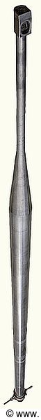 KRIEGSMARINE  Periskop eines franzÃ¶sischen U-Bootes  Modell F  Nr. 457. Stahl und Bronze. LÃ¤nge 7 77 m  Durchmesser 160 mm  Gewicht 350 kg. Die Autofokus-Optik in perfektem Zustand. Schwenkbereich zwischen -10Ã¸ und +30Ã¸  VergrÃ¶ÃŸerung 1 5 und 6fach  der Hebel zur 6fachen VergrÃ¶ÃŸerung reparaturbedÃ¼rftig. Gravierter Herstellerschild Ateliers J. Carpentier Paris - Periscope Type F No. 457 - Longeur 7 50 . Grossissement 1 5 et 6 - Champ = 8Ã¸ et 32Ã¸ - Pointage en site -10Ã¸ a +30Ã¸ - Valeur dÂ´une graduation de lÂ´echelle 2/20 deÃ¸ a Gr = 6'. Als die deutschen Truppen im Juni 1940 die Normandie erreichten  fanden sie im Arsenal von Cherbourg drei Periskope vor  die fÃ¼r U-Boote der Klasse Zwei bestimmt waren. Die Waffenstillstandsbedingungen zwangen Frankreich  sein Kriegsmaterial zu demontieren. Zwei der Periskope Ã¼bernahm die Kriegsmarine fÃ¼r Ãœberwachungsbunker an der KÃ¼ste von Cherbourg. Einer der beiden Bunker wurde wÃ¤hrend der KÃ¤mpfe um Cherbourg 1944 vÃ¶llig zerstÃ¶rt  das zweite Periskop Ã¼berstand den Krieg und wurde von der franzÃ¶sischen Marine in den 70er Jahren verkauft. Interessantes franzÃ¶sisches U-Boot Periskop der Spitzenklasse  das von der Kriegsmarine verwendet wurde. PersÃ¶nliche Besichtigung des Periskopes nur in der Normandie  auf Wunsch senden wir weitere detaillierte Fotos.