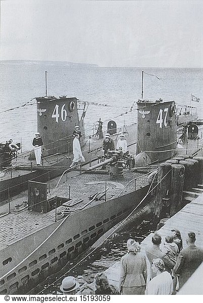 KRIEGSMARINE  U-Boot-Turmadler eines Bootes vom Typ VII A oder B  in der 2. AusfÃ¼hrung als Nationalemblem gefÃ¼hrt ab 1936 bis zum Kriegsbeginn Bronze  die FlÃ¼gel der Turmrundung entsprechend leicht nach hinten gebogen. An den RÃ¼ckseiten der FlÃ¼gel je drei BefestigungslÃ¶cher  ein weiteres unterhalb des Hakenkreuzkranzes. MaÃŸe ca. 76 x 44 cm. Ungereinigt. Aus der NÃ¤he der NeustÃ¤dter Bucht/Ostsee stammend  in der 1947 u.a. ein selbstversenktes U-Boot vom Typ VII A geborgen wurde. Mit rund 700 Exemplaren waren die Boote vom Typ VII A-F die am hÃ¤ufigsten produzierte U-Boot-Klasse. Extrem seltener Turmadler  der nur von einem Typ VII A (1934) oder B (1938) stammen kann  da ab Kriegsbeginn keine Hoheitszeichen mehr gefÃ¼hrt und auch produziert wurden. Dazu in Fotokopie Aufnahmen von Typ VII A und B Booten mit Turmadlern aus 'U-Boot im Focus'  Ausgabe 3  2008  und Ausgabe 6  2010.