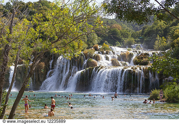 Kroatien  Dalmatien  Sibenik  Krka  Wasserfall