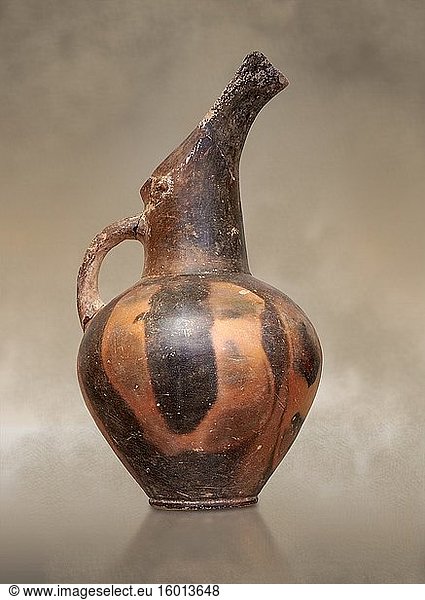 Krug aus Vasiliki-Ware mit charakteristischen gesprenkelten Verzierungen  Vasiliki 2300-1900 v. Chr.  Archäologisches Museum Heraklion.