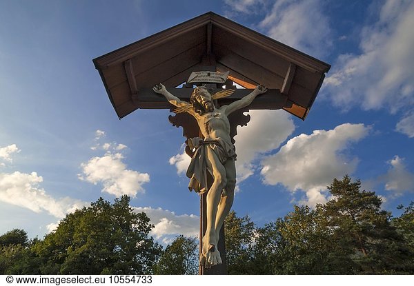 Kruzifix im Abendlicht  Kitzbühel  Tirol  Österreich  Europa