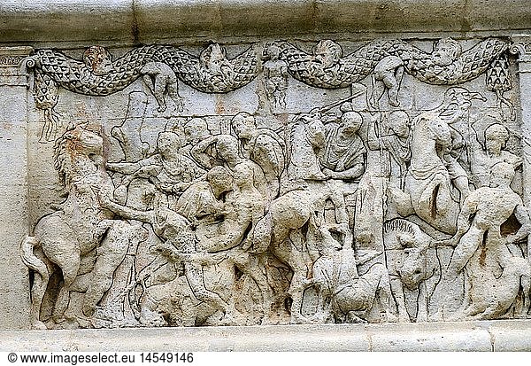 Kunst  Antike  Fries an der Westseite des Mausoleum von Glanum: Eine Schlachtenszene des Trojanischen Krieges mit dem Kampf Ã¼ber den Besitz des Leichnams von Patroklos  30 vChr.