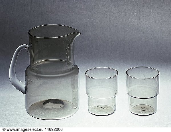 Kunst  Glas  Glaskanne und zwei TrinkglÃ¤ser  Saftset Nummer 1618 und 1718  Entwurf von Saara Hopea fÃ¼r NuutajÃ¤rvi NotsjÃ¶ Glass  Finnland  1952  Die Neue Sammlung  MÃ¼nchen