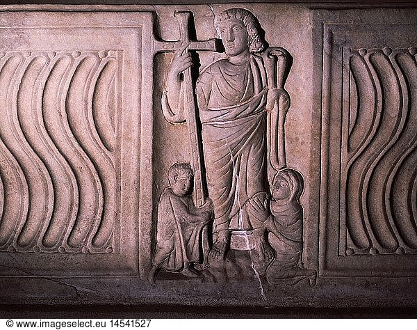 Kunst  sakral  Sarkophag der Anbetenden  Relief  Jesus Christus als KreuztrÃ¤ger  frÃ¼hchristlich  um 350  Detail  Musee d'Art Chretien  Arles  Frankreich