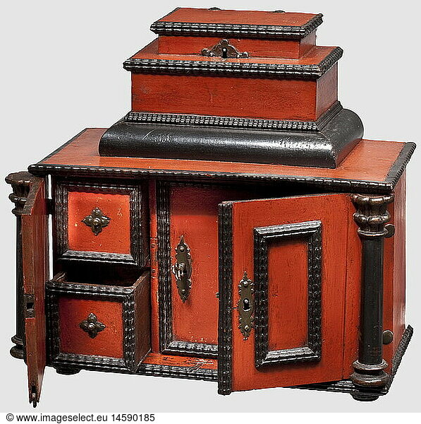 KUNSTHANDWERK  Miniatur-Kabinettschrank mit Spieluhr  sÃ¼ddeutsch  1. HÃ¤lfte 17. Jhdt. Rechteckiger Korpus aus Nussbaumholz mit farbiger Fassung in Rot und Schwarz. Seitlich zwei HalbsÃ¤ulen  reicher Besatz mit Flammleisten. Mehrstufiger Aufsatz mit abschlieÃŸbarem  scharniergelagertem Deckel. An der Vorderseite zwei abschlieÃŸbare TÃ¼ren  dahinter vier Schubladen und eine weitere verschlieÃŸbare TÃ¼r. Originaler SchlÃ¼ssel. Im Inneren angebrachte Walzen-Spieluhr des 19. Jhdts  deren Mechanismus durch Ã–ffnen des oberen Deckels in Gang gesetzt wird. MaÃŸe 29 5 x 30 x 16 cm. Abgebildet in: Georg Himmelheber  Grosse Wunder - Kleine MÃ¶bel  Knauf-Museum Ipphofen 2005  Nr. 30 KUNSTHANDWERK, Miniatur-Kabinettschrank mit Spieluhr, sÃ¼ddeutsch, 1. HÃ¤lfte 17. Jhdt. Rechteckiger Korpus aus Nussbaumholz mit farbiger Fassung in Rot und Schwarz. Seitlich zwei HalbsÃ¤ulen, reicher Besatz mit Flammleisten. Mehrstufiger Aufsatz mit abschlieÃŸbarem, scharniergelagertem Deckel. An der Vorderseite zwei abschlieÃŸbare TÃ¼ren, dahinter vier Schubladen und eine weitere verschlieÃŸbare TÃ¼r. Originaler SchlÃ¼ssel. Im Inneren angebrachte Walzen-Spieluhr des 19. Jhdts, deren Mechanismus durch Ã–ffnen des oberen Deckels in Gang gesetzt wird. MaÃŸe 29,5 x 30 x 16 cm. Abgebildet in: Georg Himmelheber, Grosse Wunder - Kleine MÃ¶bel, Knauf-Museum Ipphofen 2005, Nr. 30,