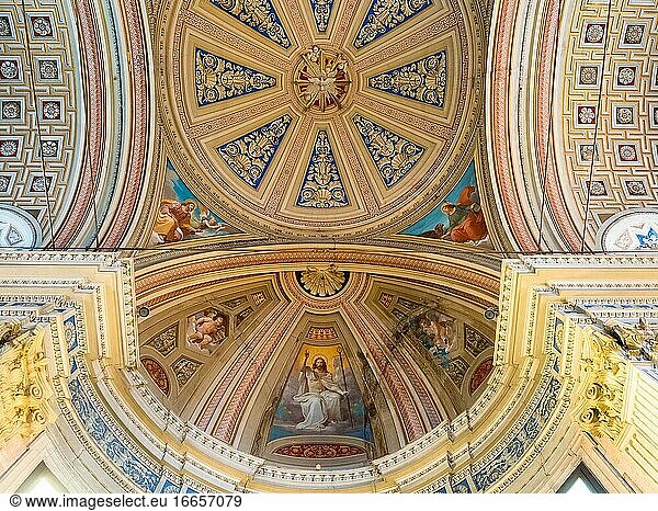 Kuppel der Basilika der Heiligen Bonifacio und Alexis auf dem Aventin-Hügel - Rom  Italien.