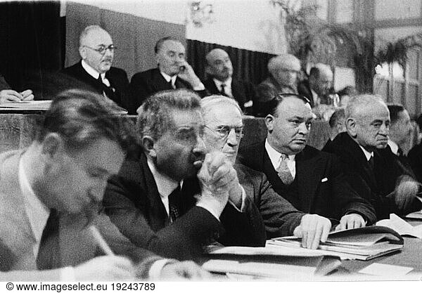 Kurt Blumenfeld  lawyer (1910–14 General Secretary of the Jewish World Organization  1924–1933 Chairman of the Zionist Association for Germany and others); 1884 Marggrabowa – 1963. Kurt Blumenfeld (top left) during a Zionist event (?). Photo. (1930s).
