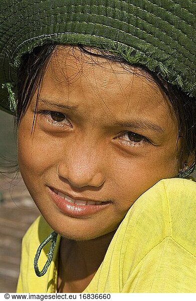 Lächelndes vietnamesisches Mädchen  Porträt  Dien Bien Phu  Vietnam  Asien.
