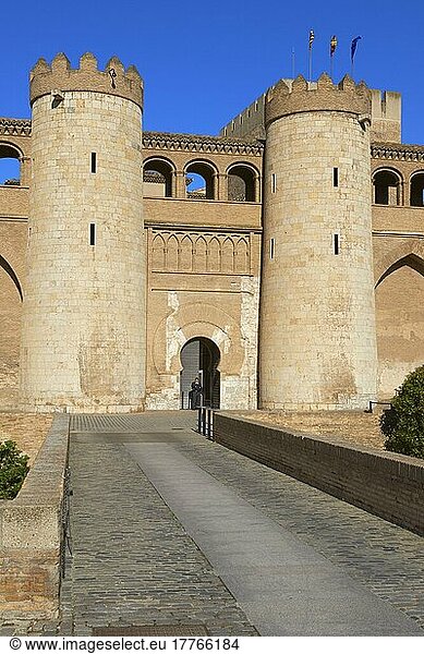 La Aljaferia  Zaragoza  Aljaferia-Palast. Cortes de Aragon  Autonomes Parlament  Saragossa  Aragon  Spanien  Europa