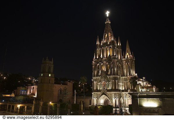 La Parroquia  Kirche bemerkenswert für seine fantastische neogotischen Außenfassade  San Miguel de Allende (San Miguel)  Bundesstaat Guanajuato  Mexiko  Nordamerika