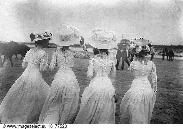 Ladies’ Fashion / 1908 / Horse Races