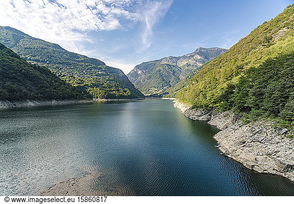 lago di vogorno im Tessin bei der Staumauer Contra Dam Verzasca