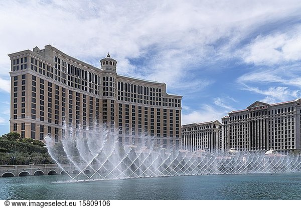 Lake in front of Hotel Bellagio  casino  luxury hotel  water fountains  Las Vegas Strip  Las Vegas  Nevada  USA  North America