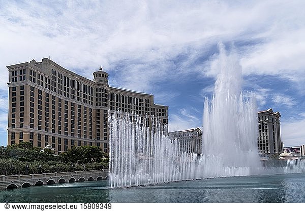 Lake in front of Hotel Bellagio  casino  luxury hotel  water fountains  Las Vegas Strip  Las Vegas  Nevada  USA  North America