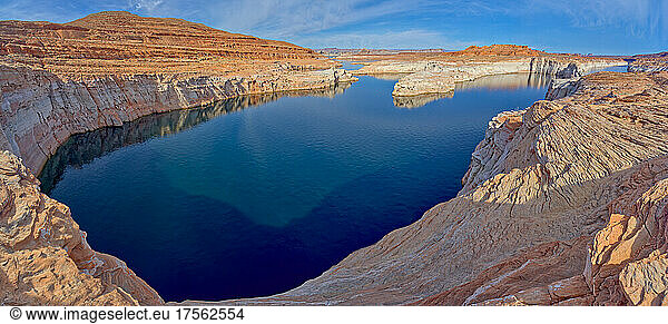 Lake Powell von einem Aussichtspunkt in der Wahweap Recreation Area bei Page  Arizona  Vereinigte Staaten von Amerika  Nordamerika