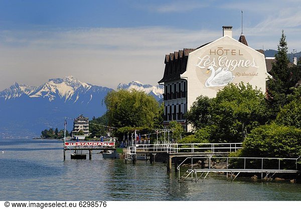 Lakeside hotel  Lac Leman (Lake Geneva)  Evian-les Bains  Haute-Savoie  France  Europe