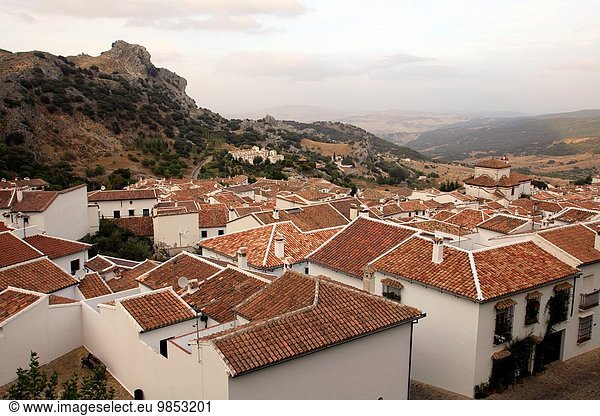 Landschaft über Dorf Ansicht Andalusien Grazalema Spanien