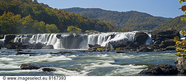 Landschaftlich schön  landschaftlich reizvoll  Wasserfall  Ansicht