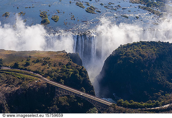 Landschaftliche Ansicht der Victoriafälle  Sambesi-Fluss  Simbabwe