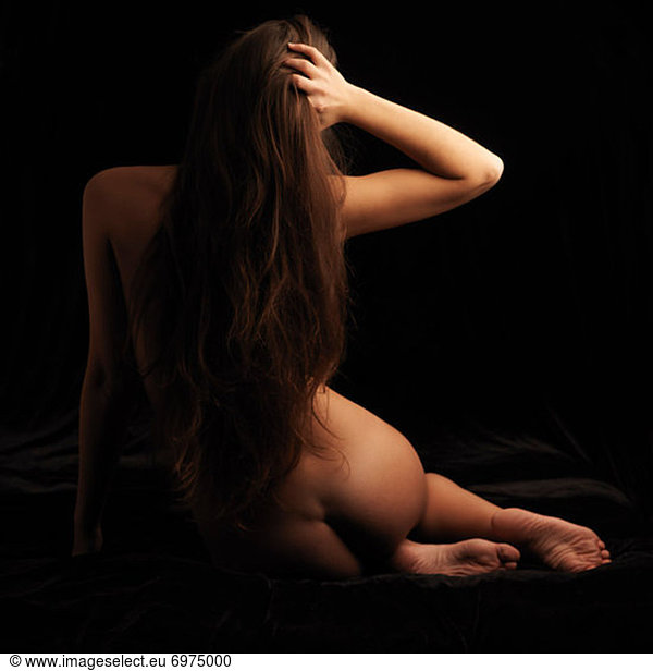 lang  langes  langer  lange  Frau  nackt  Rückansicht  Haar