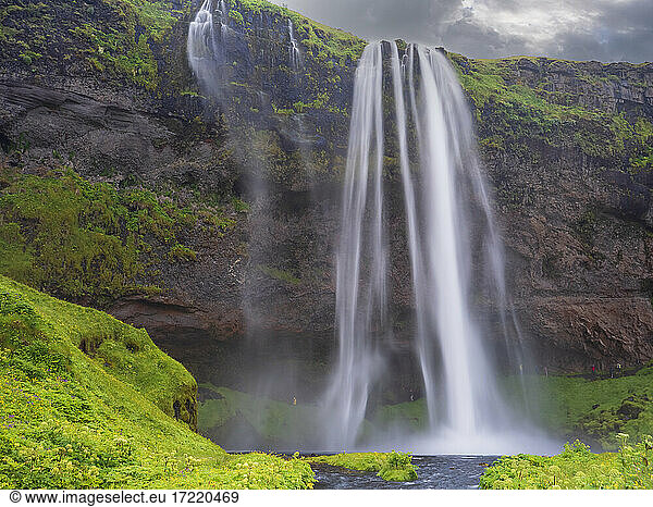 Langzeitbelichtung des Wasserfalls Seljalandsfoss