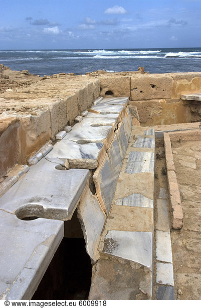 Latrinen,  römische Website von Sabratha,  UNESCO World Heritage Site,  Libyen,  Nordafrika,  Afrika