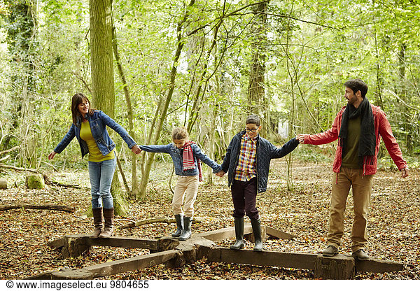 Laubwald 4 Mensch zwei Personen Menschen Herbst 2 Buche Buchen