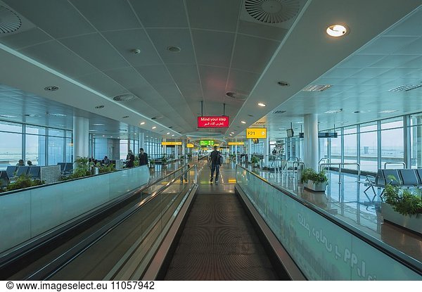 Laufbänder Und Hinweisschilder Im Flughafen Afrika,Architektur,Bauwerk ...