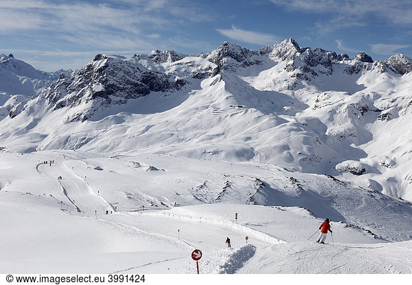 Lech skiing area  view from Ruefikopf mountain to Wildgrubenspitze mountain  Lechtal Alps  Vorarlberg  Austria  Europe