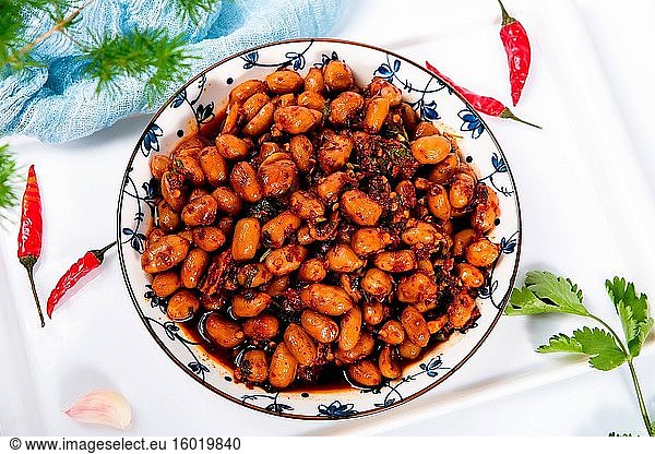 Leckere kalte Gerichte gewürzte Erdnüsse