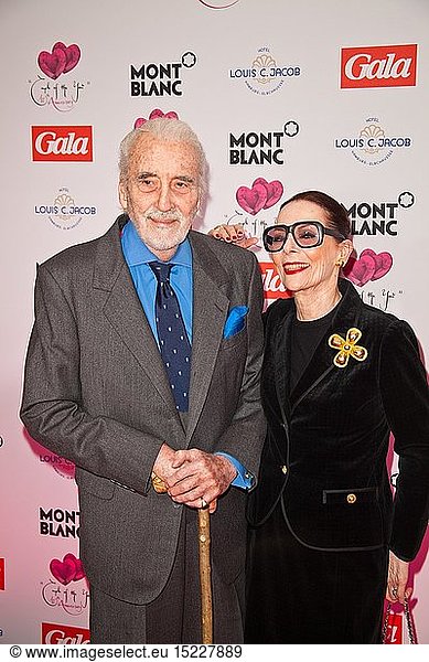 Lee  Christopher  Sir  27.5.1922 - 7.6.2015  British actor  half length  with his wife lady Lee  gala event 'Couple of the Year'  Hamburg  Germany  23.4.2012