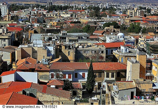 Lefkosa  Lefkosia  geteilte Hauptstadt von Nordzypern  Blick auf die Altstadt  Nordzypern