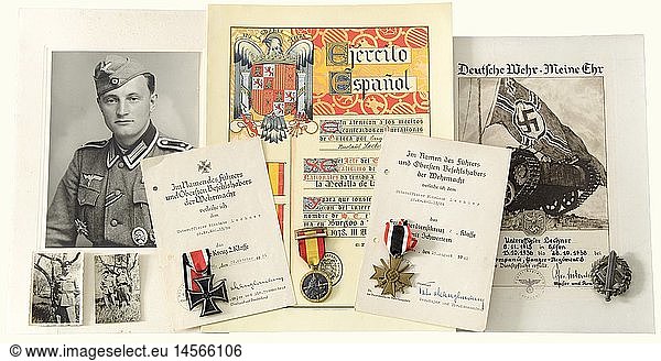LEGION CONDOR  Orden und Urkunden des Feldwebels Nicolaus Lechner.  Panzertruppenabzeichen der Legion Condor in Silber  hohlgeprÃ¤gt. Nadel zeitgenÃ¶ssisch ersetzt  einer der unteren Blattstiele abgebrochen. Dazu Besitzzeugnis vom 17.6.1940 mit Tintenunterschrift Oberst von Thoma'. BestoÃŸen  kleine Knicke. Spanienkreuz in Bronze mit Schwertern  Buntmetall  dunkel getÃ¶nt. Verleihungsurkunde (bestoÃŸen  kleine Knicke und BeschÃ¤digungen) vom 6.6.1939 mit BlindprÃ¤gesiegel. Spanische Feldzugsmedaille Medalla de la Campana mit farbiger Schmuckurkunde. Kriegsverdienstkreuz 2.Klasse mit Schwertern und Eisernes Kreuz 1939  2.Klasse mit Urkunden vom 15.8 bzw. 22.10.1941  jeweils mit Tintenunterschrift Generalmajors von Langermann und Erlenkamp  gelocht. SA-Sportabzeichen in Bronze mit Leistungsbuch. AuÃŸerdem Schmuckurkunde Ã¼ber die aktive Dienstzeit im Panzer Regiment 8 vom 28.10.1938. FÃ¼hrungszeugnis  Entlassungsschein und Spruchkammerbescheid  jeweils gelocht und mit stÃ¤rkeren Gebrauchsspuren. Drei Gruppenfotos des Panzer-Regiments 35  groÃŸformatiges Portrait mit allen Orden und zwei kleine Fotos bei der Panzer Abteilung Drohne. Ein Paar feldgraue Schulterklappen als Feldwebel im Pz.Rgt. 35 und dreibÃ¤ndige Knopflochschleife. Das Panzertruppenabzeichen wurden lediglich 415 mal verliehen.