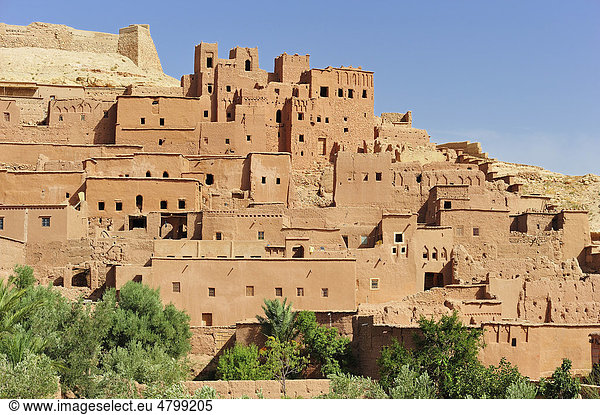 Lehmdorf  Ksar Ait Benhaddou mit vielen ineinander gebauten Kasbahs  Wohnburgen der Berber  Ait Benhaddou  Südmarokko  Marokko  Afrika