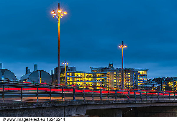 Leichte Spuren auf der Straße