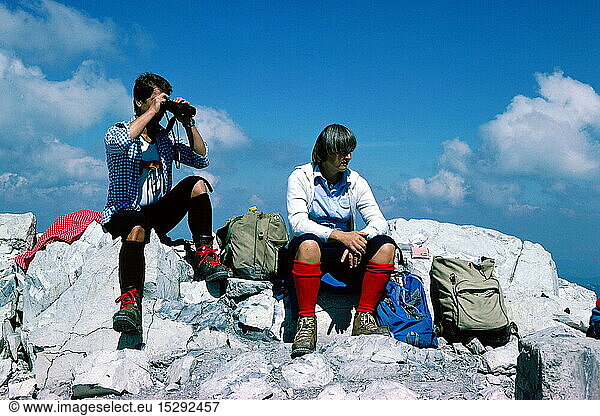leisure time  mountaineering  couple on mountaintop  Mosermandl  Salzburg  Austria  1980s