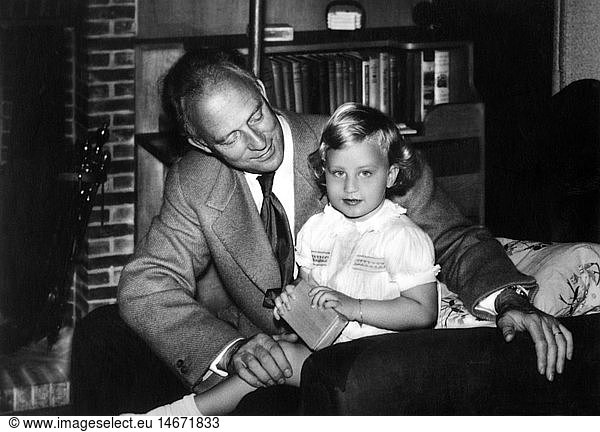 Leopold III  3.11.1901 - 25.9.1983  King of the Belgians 23.2.1934 - 16.7.1951  with daugther Marie Christine  Laken Palace  Brussels  1954