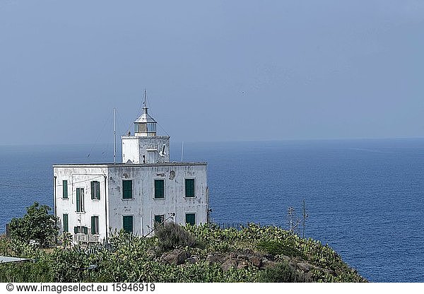Leuchtturm  Insel Capraia  Nationalpark Toskanischer Archipel  Livorno  Toskana  Italien  Europa