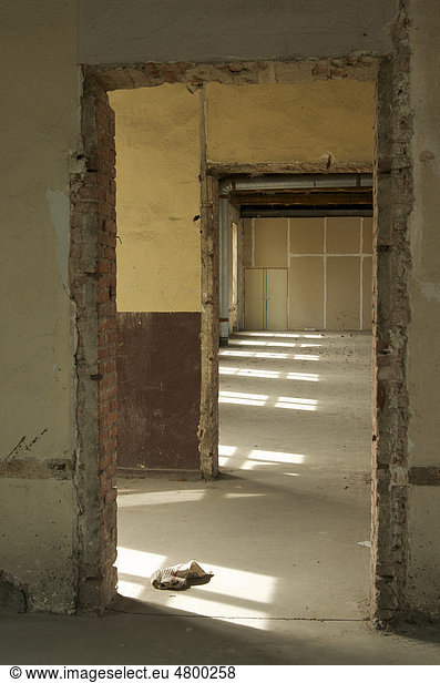 Licht in einem verlassenen Gebäude