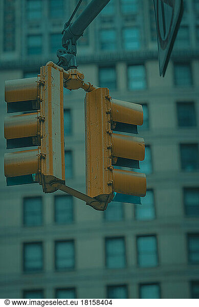 Licht Verkehr Straße in New York gelb blau Gebäude Stadt