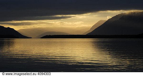Lichtstimmung am Naknek Lake   Katmai Nationalpark   Alaska   USA