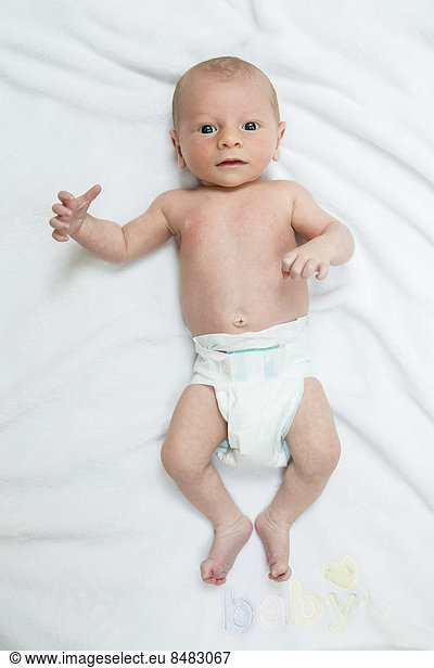 liegend  liegen  liegt  liegendes  liegender  liegende  daliegen  Neugeborenes  neugeboren  Neugeborene  Europäer  Junge - Person  Decke