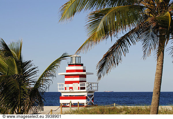 Lifeguard Tower Strandwachturm Miami South Beach Art Deco District Florida USA