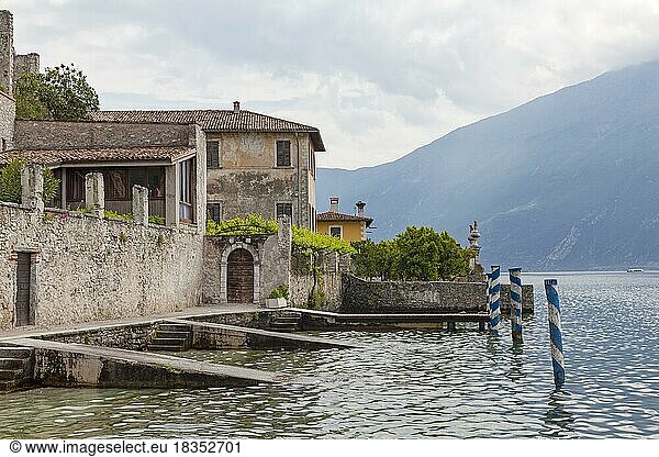Limone sul Garda  Seepromenade  Gardasee  Provinz Brescia  Lombardei  Italien  Europa