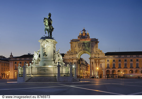 Lissabon  Hauptstadt  beleuchtet  Statue  König - Monarchie  Arco  Augusta  Baixa  Abenddämmerung  Portugal