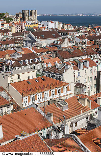 Lissabon Hauptstadt Dach über Stadt Geschichte Ansicht Aufzugsanlage Portugal