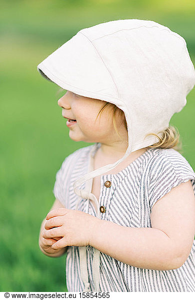 Little girl wearing a bonnet